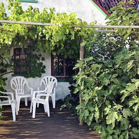 Three-bedroom Holiday In 4 Holiday home