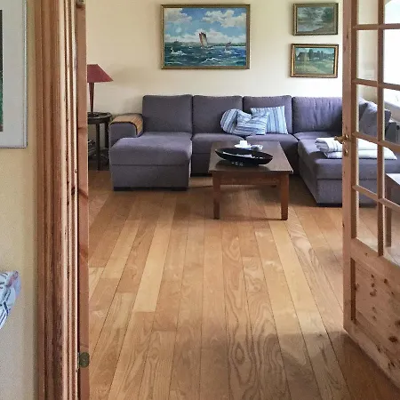 Three-bedroom Holiday In 4 Holiday home